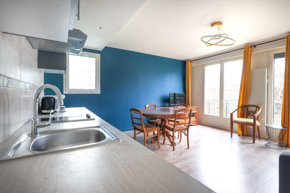 Calm in the center of the city of Orly Apartment in Île-de-France