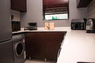 StayEase 3BR w/ Pool, Spa & Gym Apartment in Gauteng