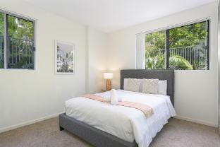 Castle HIll Sweet Modern 3BR Apt with 2 Parking Apartment in Castle Hill