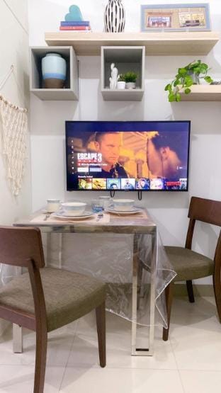 SMDC Cool Suites 9th flr - Netflix|PLDT|Karaoke Apartment in Tagaytay