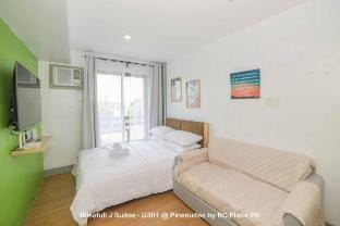 Blissful J Suites - U301@ Pinesuites  by RcplacePH Vacation rental in Tagaytay