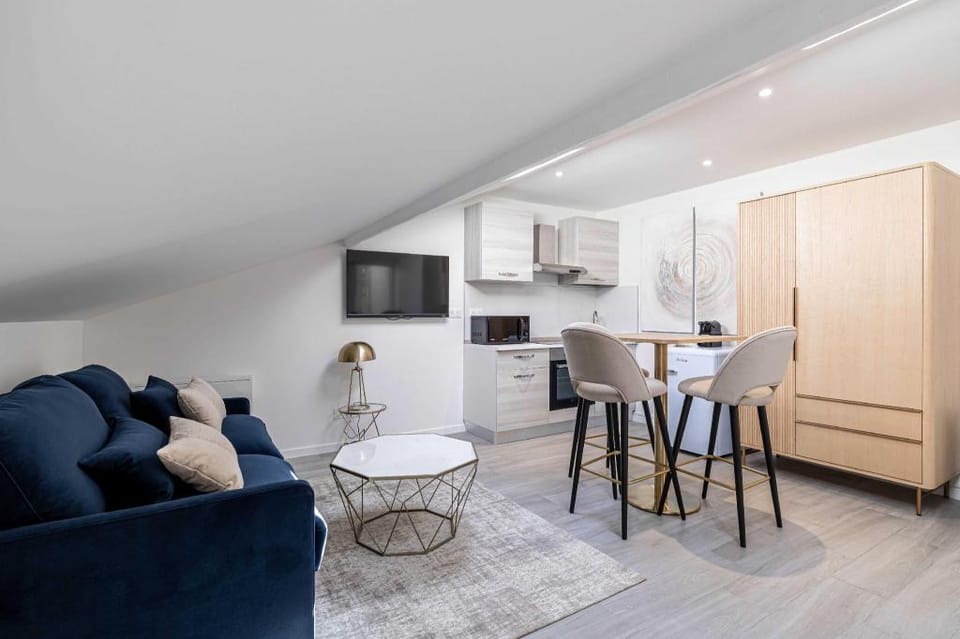 Renovated studio - Cannes Center - Bright Apartment in Cannes