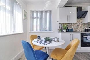 Beautiful Stylish 3 Bedroom house near to Rayleigh Vacation rental in England