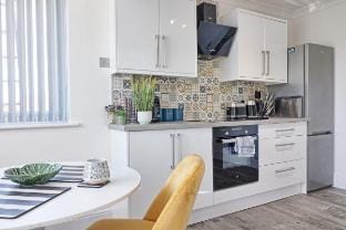Beautiful Stylish 3 Bedroom house near to Rayleigh Vacation rental in England