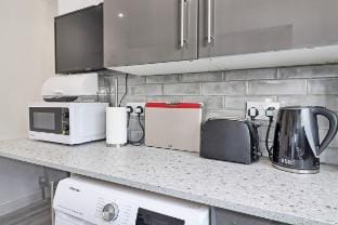 Elegant Retreat near Station, Pet-Friendly Vacation rental in England