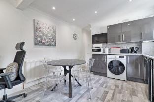 Elegant Retreat near Station, Pet-Friendly Vacation rental in England