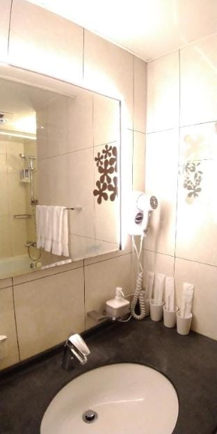 Truelove摯愛 1~4 peoples Taipei Station MRT FreeWiFi Apartment in Taipei City