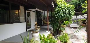 AT ASok Vintage House (BTS Asok,MRT Sukhumvit) Vacation rental in Bangkok