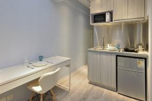 Mercer Luxury Studio *5B Vacation rental in Hong Kong