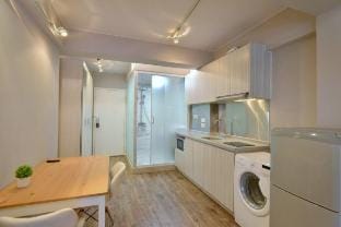 Jervois Luxury Studio *1B Vacation rental in Hong Kong