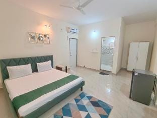 Suite Room with AC, Backup, Near Beach,102 Vacation rental in Candolim