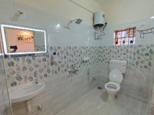 Suite Room with AC, Backup, Near Beach,102 Vacation rental in Candolim