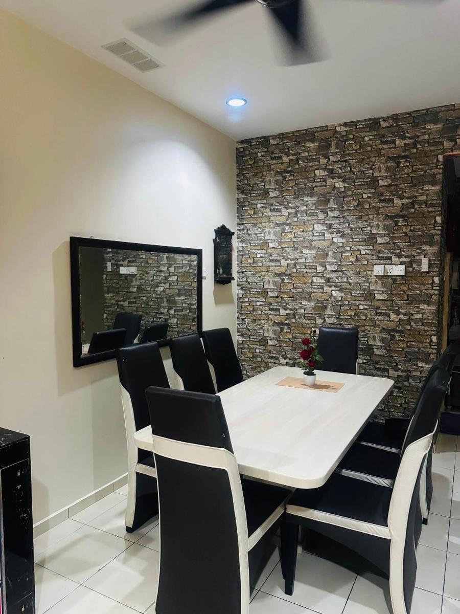 HOMESTAY BUKIT KATIL DAMAI 2 (FOR MUSLIM ONLY) Vacation rental in Malacca