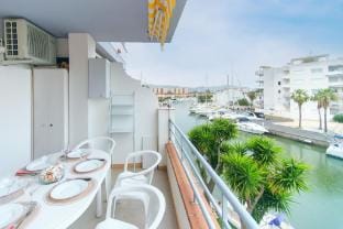 WELCS APARTAMENTO 246 EMP con vistas al canal Apartment in Roses