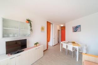 Stylish Holiday Flat in Poolside Paradise Apartment in Lignano Sabbiadoro