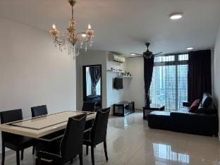 JB 1min walk to KSL Mall｜5-7Pax Bathtub/SmartTV Vacation rental in Johor Bahru