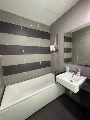 JB 1min walk to KSL Mall｜5-7Pax Bathtub/SmartTV Vacation rental in Johor Bahru