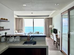 Romantic Beachfront Studio APT (4*) Vacation rental in Da Nang