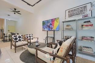3B2B 6 Pax Free Netflix  5 min > UKM Kajang Vacation rental in Negeri Sembilan, Malaysia