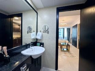 Cosmos Living Charming Studio With Balcony Vacation rental in Dubai
