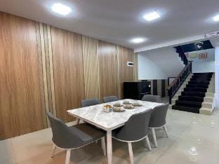 HOMESTAY PERMATA BALOI Apple House  BATAM Vacation rental in Riau Islands, Indonesia
