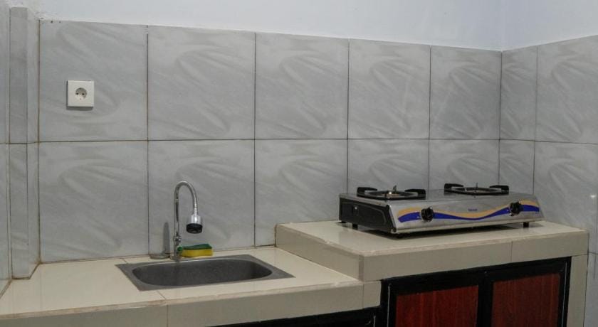 Holiday Guest House Bed and Breakfast in Abang