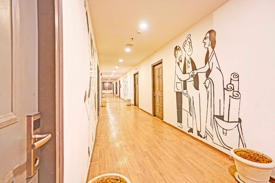 Collection O Mukut Bazar Hotel in Lucknow