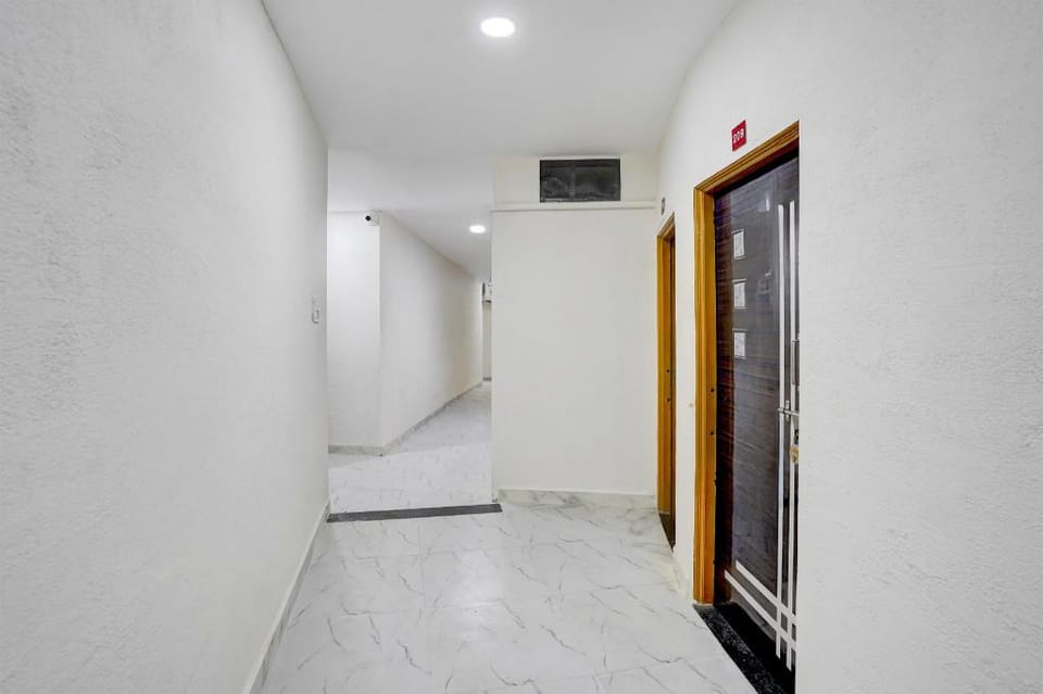 Hotel O Varad 7/12 Beer Bar & Lodging room Hotel in Maharashtra
