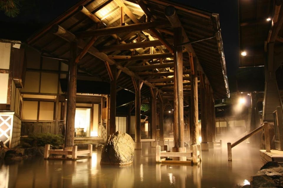 Hawaiians Glamping Mauna Village Ryokan in Japan