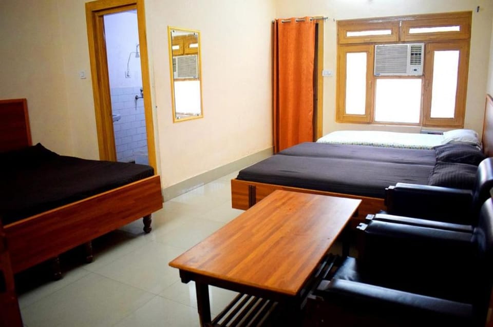 Goroomgo Golden Haridwar Hotel in Uttarakhand