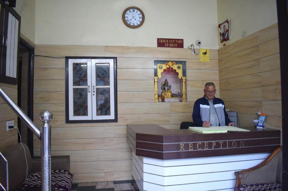 Goroomgo Golden Haridwar Hotel in Uttarakhand