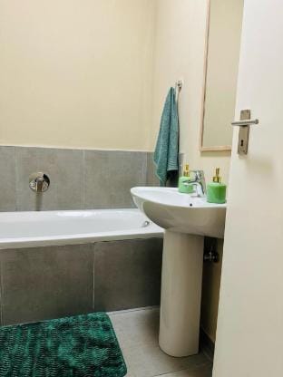 Cosy two bedroom apartment for short and long stays rental Apartment in Sandton