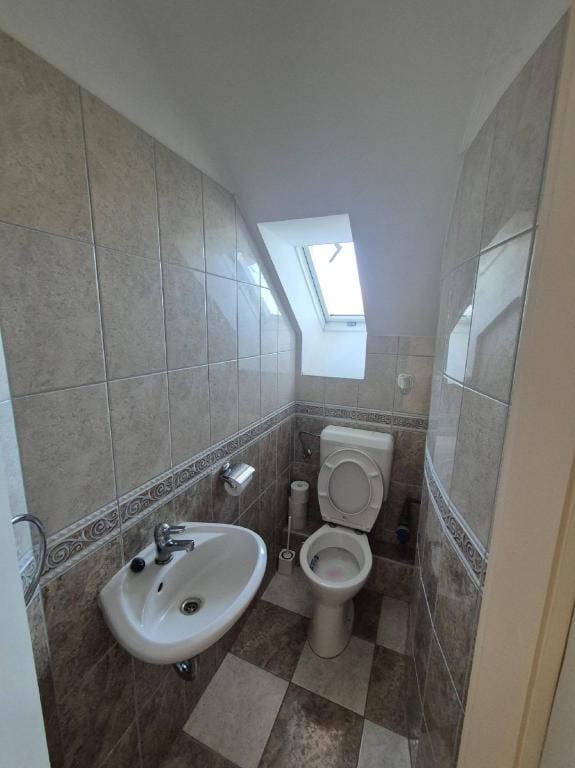 Mathias, a Spacious 2-Bedroom Apartment with 2 Bathrooms  Private Parking Apartment in Hungary