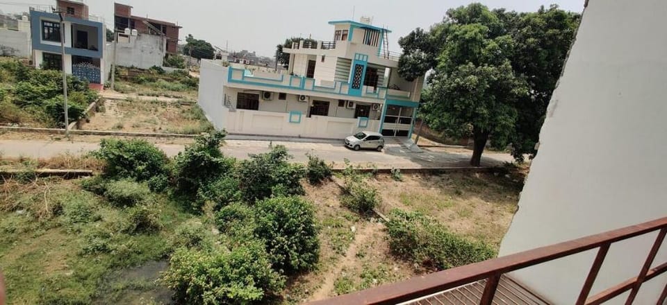 New 1st Floor 2 bhk house with All Amenities. Farm Stay in Lucknow