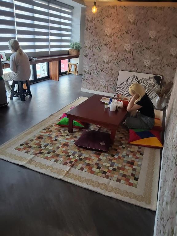 Hongdae Street - Mamas n Papas - Female Only Hotel in Seoul