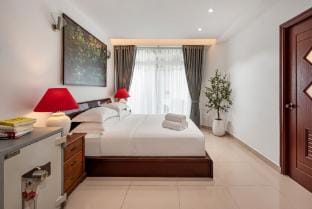 Otis Apartment - Balcony View - Steps from Bui Vien - International Plaza Building - District 1 Apartment in Ho Chi Minh City