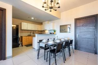 Uptown Parksuites BGC 3BR Cor Unit Balcony  Pool Vacation rental in Makati