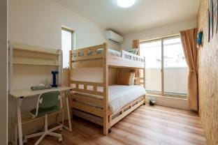 USJ電車1分/115m²Dream Home/12人宿泊/無料駐車埸/貸切リ戸建/ 大型テレビ設置 Vacation rental in Osaka