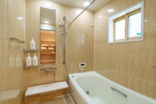 USJ電車1分/115m²Dream Home/12人宿泊/無料駐車埸/貸切リ戸建/ 大型テレビ設置 Vacation rental in Osaka