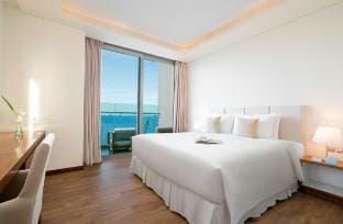 Ocean View 1BR Luxury Apartment (4*) Vacation rental in Da Nang