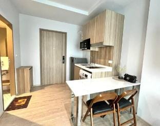 Modern BTS Connected Condo near Sathorn & Tha Phra Vacation rental in Bangkok