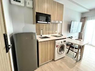 Modern BTS Connected Condo near Sathorn & Tha Phra Vacation rental in Bangkok