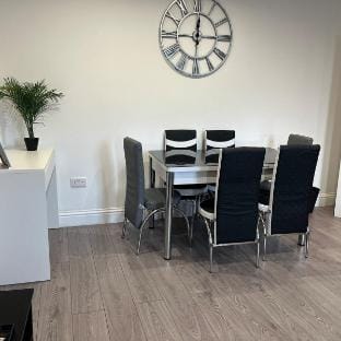 Sleek 2 Bed Oasis Croydon, Sleeps 6 Vacation rental in Croydon