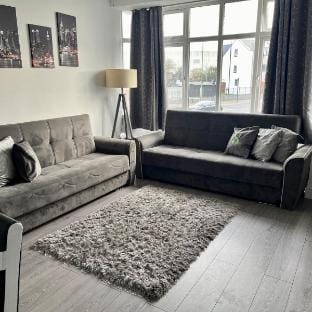 Sleek 2 Bed Oasis Croydon, Sleeps 6 Vacation rental in Croydon