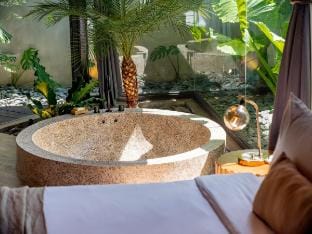 House of Winds - 12BR Desgin Estate near Canggu Villa in North Kuta