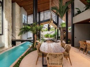 House of Winds - Lush 9BR Escape near Canggu Villa in North Kuta