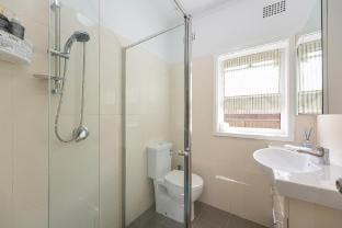 Selale Retreat  Peaceful Family Getaway in Austral Vacation rental in Rozelle