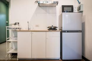 (T3) TWO Bedrooms WIFI Full kitchen 1 min to BTS Vacation rental in Bangkok