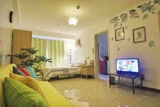5 mins SM Aura Cozy Studio Free WIFI @BGC Apartment in Makati