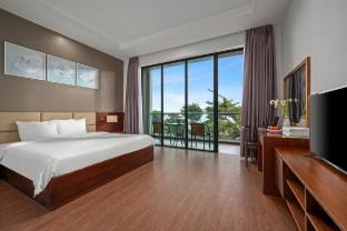 Beach front Pool Villa Danang 8 bedrooms Vacation rental in Da Nang